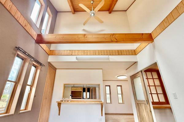 【８月おすすめ物件】毛呂山町目白台3丁目　中古一戸建て リビングダイニング