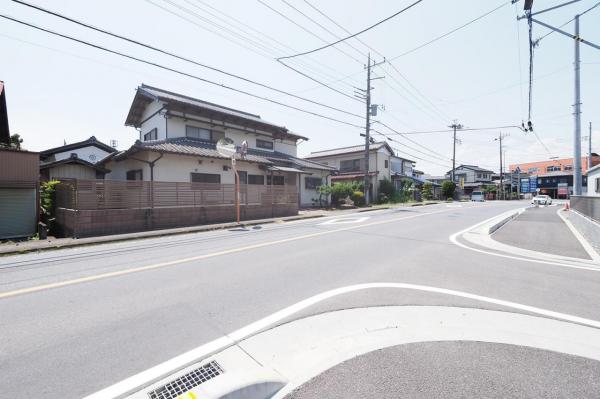 日高市梅原　土地 前面道路含む現地写真