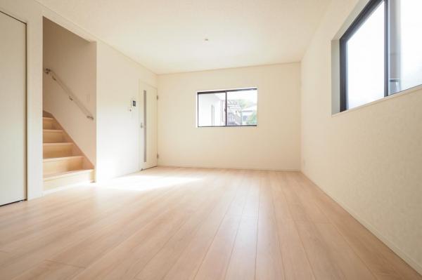 【2月おすすめ物件！】入間市高倉5丁目　新築一戸建て　全2棟 リビングダイニング