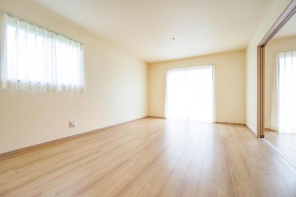 狭山市大字東三ツ木　新築一戸建て　全2棟 リビングダイニング