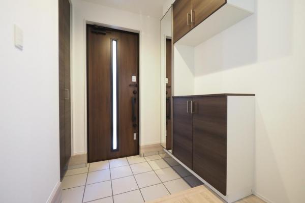 所沢市西狭山ケ丘1丁目　新築一戸建て 玄関