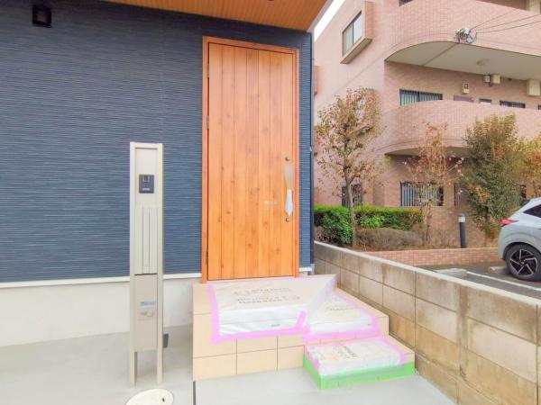 練馬区西大泉4丁目　新築一戸建て 玄関