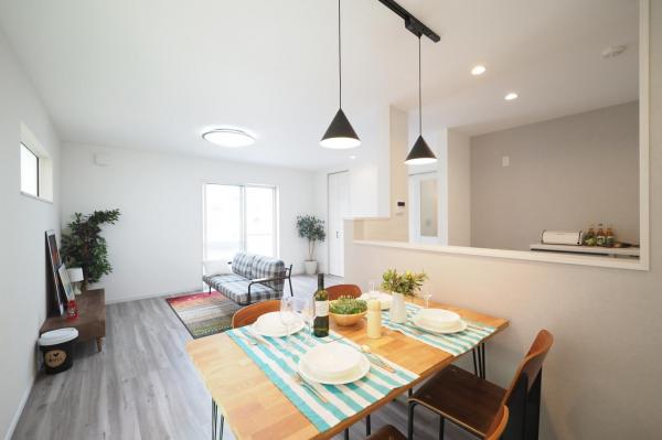 川越市志多町　新築一戸建て リビングダイニング