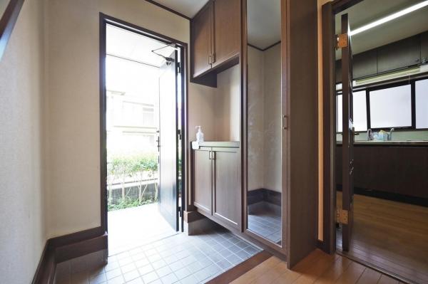 日高市武蔵台5丁目　中古一戸建て 玄関