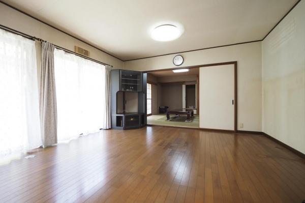 日高市武蔵台5丁目　中古一戸建て リビングダイニング