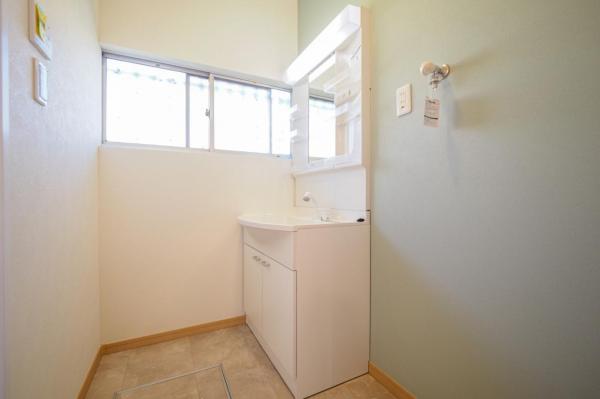 坂戸市西坂戸4丁目　中古一戸建て 洗面化粧台