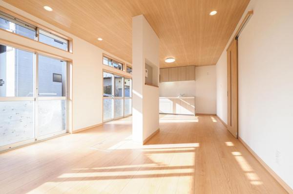 坂戸市西坂戸4丁目　中古一戸建て リビングダイニング