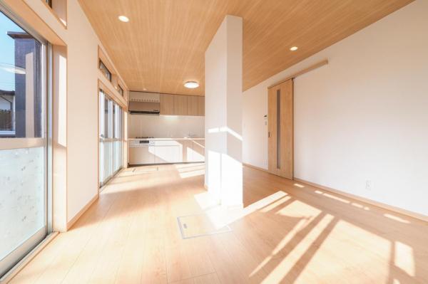 坂戸市西坂戸4丁目　中古一戸建て リビングダイニング