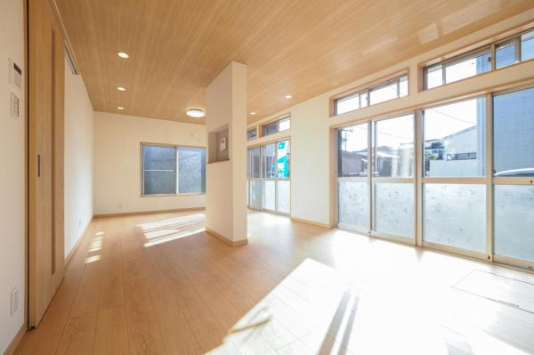 坂戸市西坂戸4丁目　中古一戸建て リビングダイニング