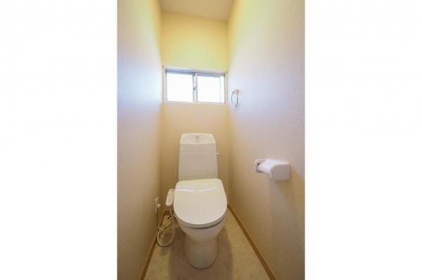 坂戸市西坂戸4丁目　中古一戸建て トイレ