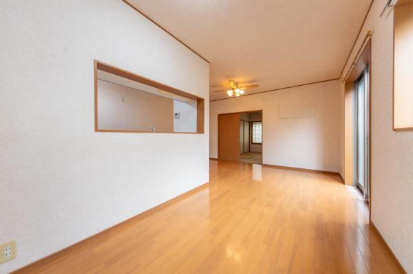 【住協だけのお預かり物件】日高市大字駒寺野新田　中古一戸建て リビングダイニング