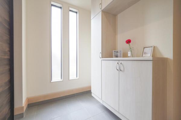 狭山市鵜ノ木　新築一戸建て 玄関