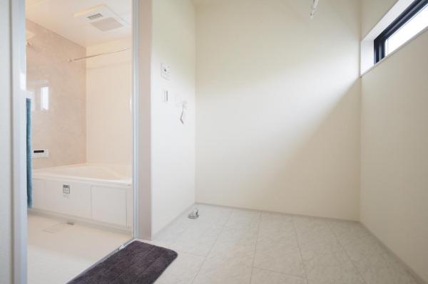 狭山市鵜ノ木　新築一戸建て ランドリースペース