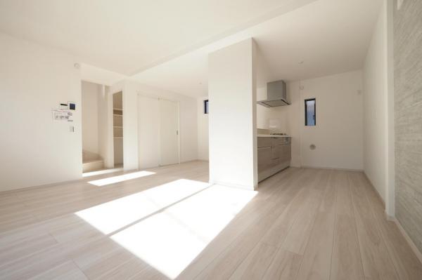 朝霞市三原5丁目　新築一戸建て リビング