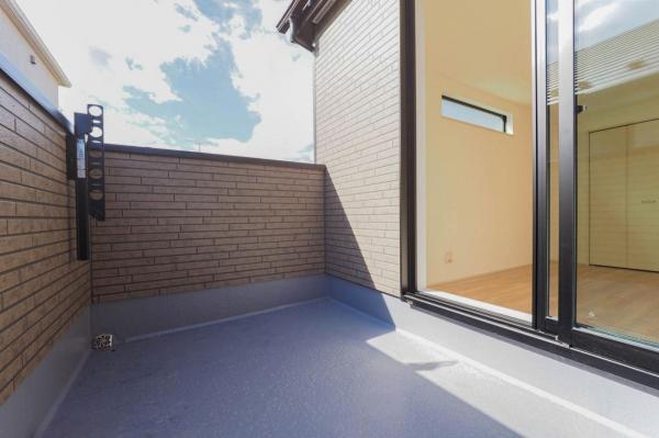 ふじみ野市大原2丁目　新築一戸建て バルコニー