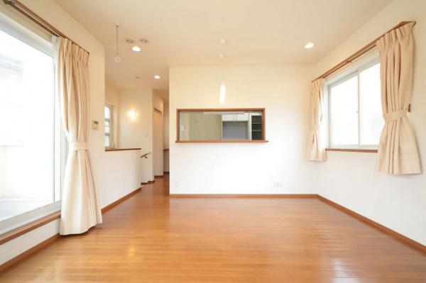 志木市幸町　中古一戸建　 リビング