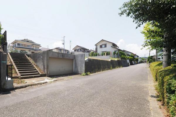 日高市武蔵台2丁目　土地 前面道路含む現地写真