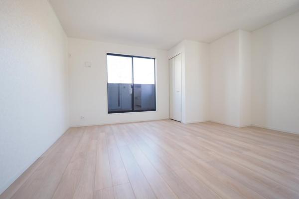 新座市北野2丁目　新築一戸建て リビングダイニング