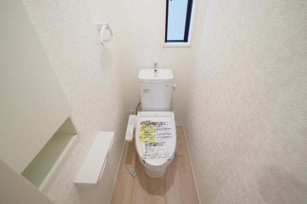 新座市北野2丁目　新築一戸建て トイレ