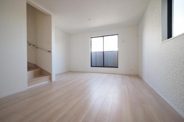 新座市北野2丁目　新築一戸建て リビングダイニング