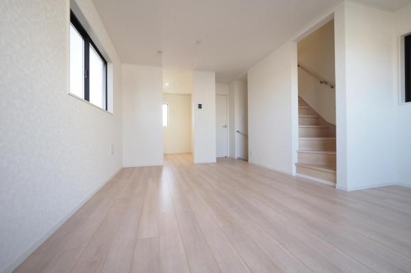 新座市北野2丁目　新築一戸建て リビングダイニング