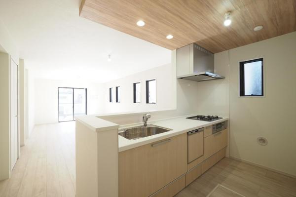 所沢市北所沢町　新築一戸建て キッチン