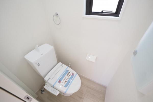 所沢市北所沢町　新築一戸建て トイレ