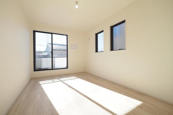 所沢市北所沢町　新築一戸建て 洋室