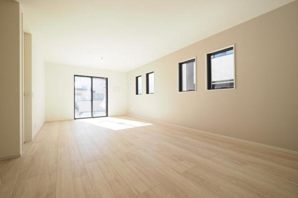 所沢市北所沢町　新築一戸建て リビングダイニング