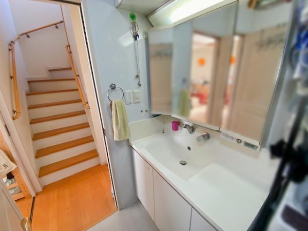 【価格改定　お預かり物件】練馬区大泉学園町6丁目　中古一戸建て 洗面化粧台