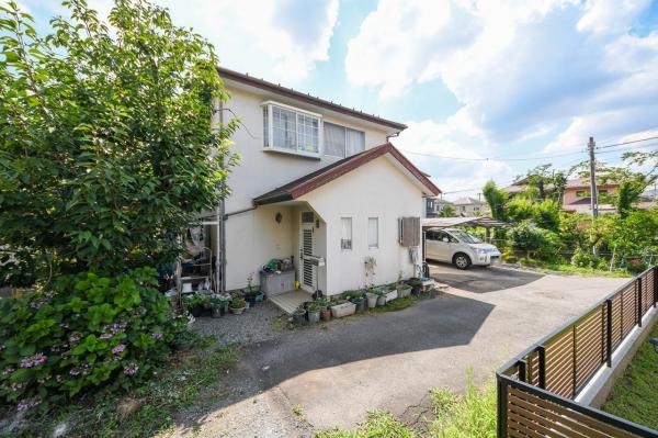 【住協だけのお預かり物件】日高市高萩　中古一戸建て 前面道路含む現地写真