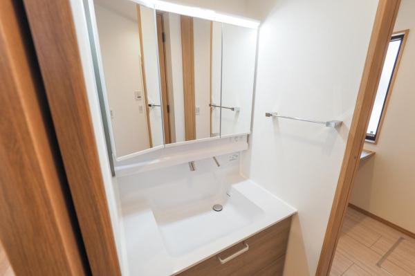 【土地38.6坪・収納豊富】川越市寺尾　新築一戸建て 洗面化粧台