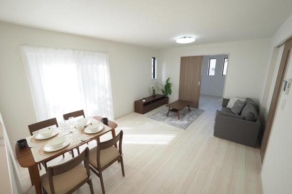 狭山市笹井３丁目　新築一戸建て リビングダイニング