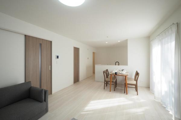 狭山市笹井３丁目　新築一戸建て リビングダイニング