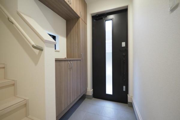 所沢市小手指南6丁目　新築一戸建て 玄関