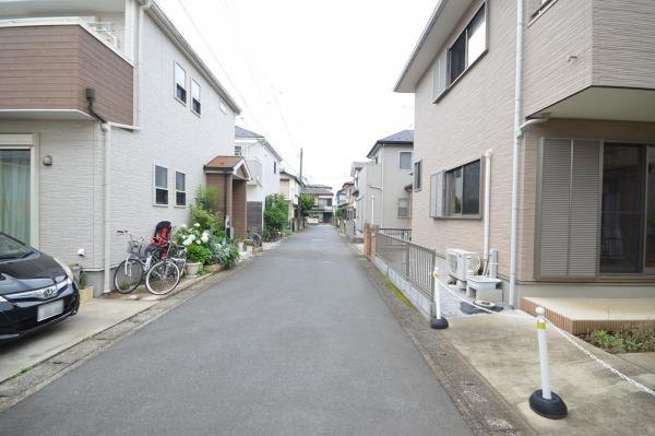 若葉駅徒歩10分|売主|鶴ヶ島市脚折|中古一戸建|住協   前面道路含む現地写真