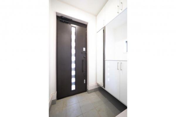 小平市美園町3丁目　新築一戸建て 玄関