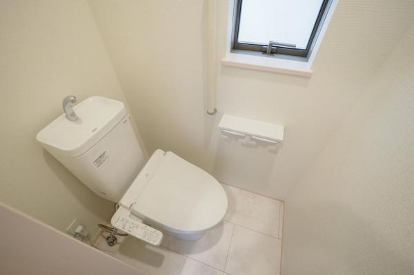 小平市美園町3丁目　新築一戸建て トイレ