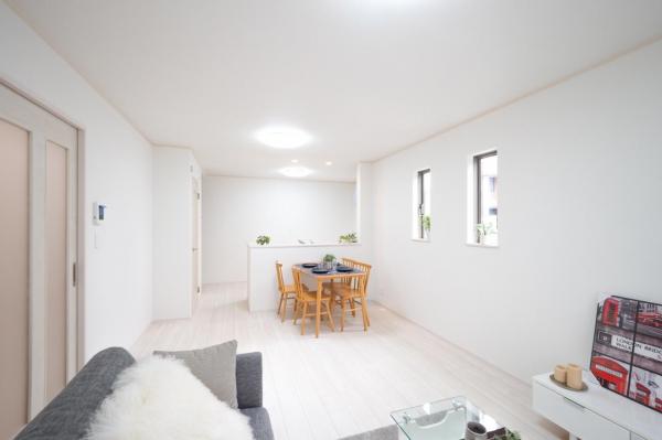 小平市美園町3丁目　新築一戸建て リビングダイニング