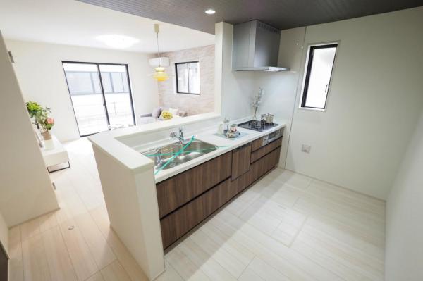 【建物完成済み！／現地見学できます♪】小平市仲町　新築一戸建て キッチン