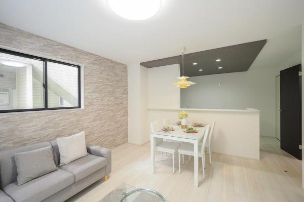 【建物完成済み！／現地見学できます♪】小平市仲町　新築一戸建て リビングダイニング