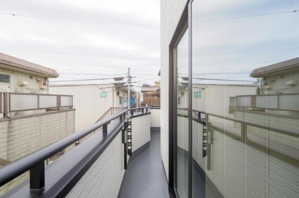 【建物完成済み！／現地見学できます♪】小平市仲町　新築一戸建て バルコニー