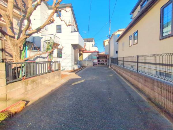 練馬区西大泉6丁目　新築一戸建て 前面道路含む現地写真