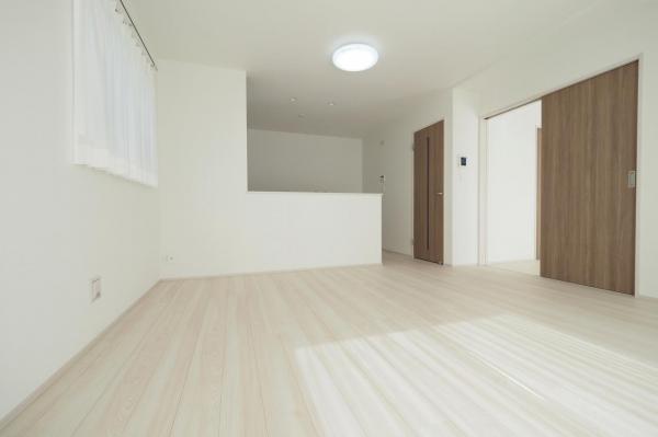 入間市黒須2丁目　新築一戸建て リビングダイニング