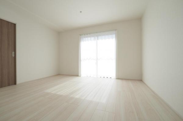 入間市黒須2丁目　新築一戸建て リビングダイニング