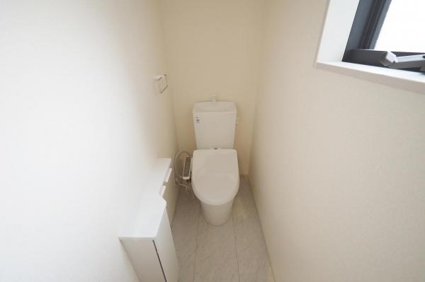 西東京市ひばりが丘4丁目　新築一戸建て トイレ