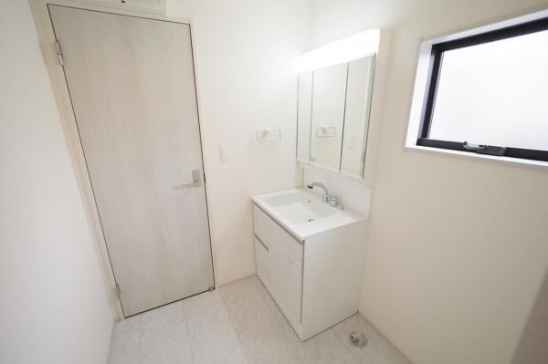 西東京市ひばりが丘4丁目　新築一戸建て 脱衣所