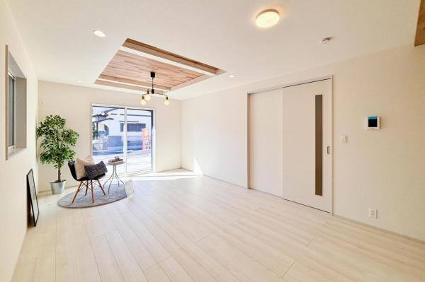 入間市久保稲荷1丁目　新築一戸建て　全3棟 リビングダイニング