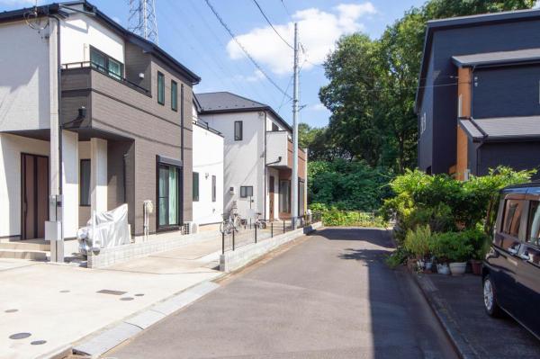【住協のお預かり物件】ふじみ野市亀久保　中古一戸建て【築3年】 前面道路含む現地写真