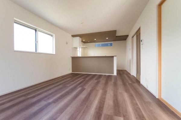 富士見市羽沢1丁目　新築一戸建て リビング